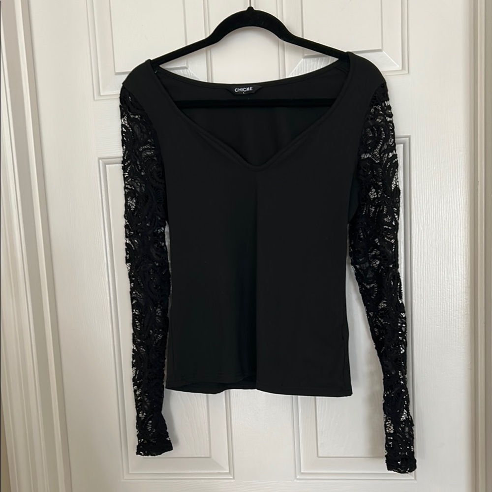 Chicme Black Fitted shirt with lace sleeves Sz L